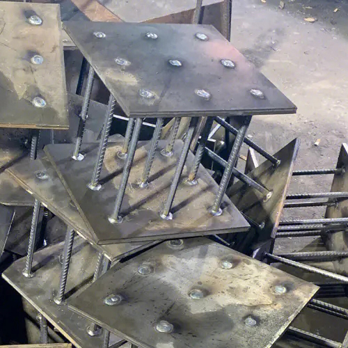 在确定海北预埋件位置时，需要考虑以下几点